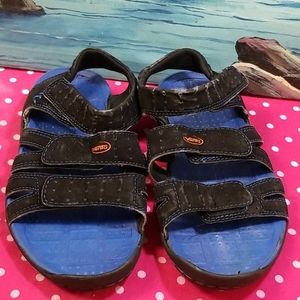 Boys vento sandles with adjustable straps size 4